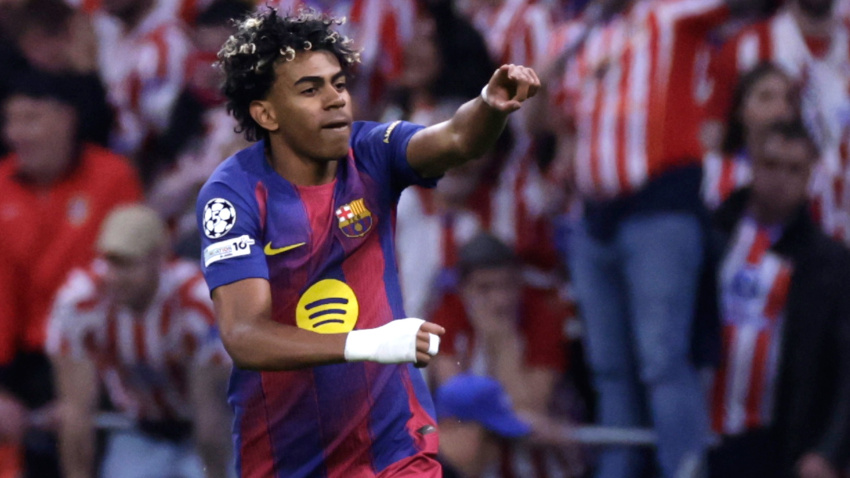 Lamine Yamal celebra el 0-1 del Barcelona en el Metropolitano frente al Atlético de Madrid en la Liga de Campeones
