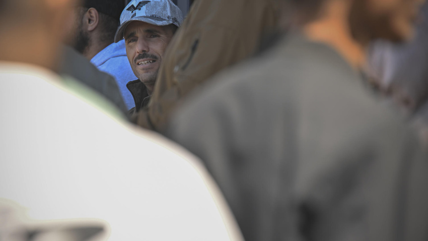 El entorno del Consulado de Marruecos en Almería registra desde hace días colas masivas de centenares de ciudadanos que buscan obtener su certificado de antecedentes penales