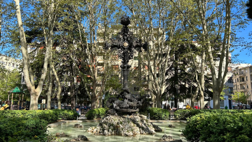 Plaza de la Cruz de Pamplona. Una de las creaciones de Forjas Brun.
