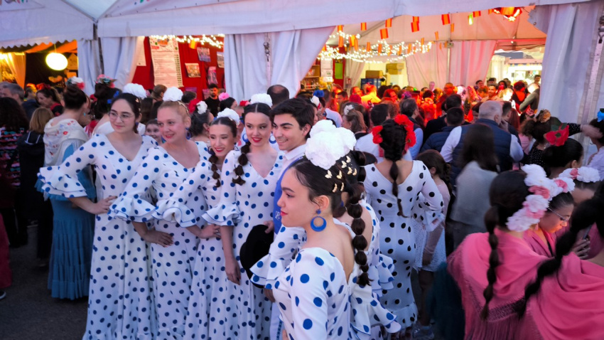 De fiesta de barrio a 20 casetas y miles de personas: la Feria de Abril ...