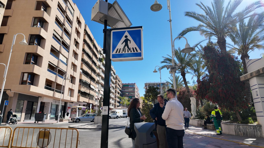 Almuñécar refuerza su seguridad vial con 14 pasos de peatones inteligentes