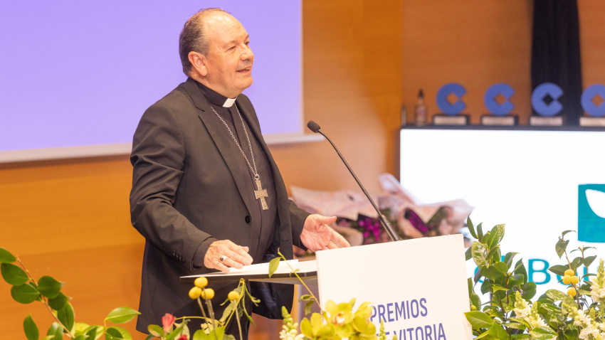 El obispo de Vitoria, Juan Carlos Elizalde, dio la bienvenida a los asistentes