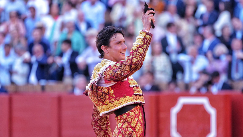 Roca Rey, con la oreja cortada este viernes en Sevilla