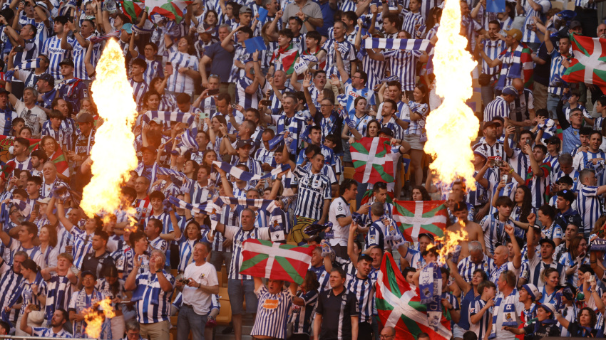 Seguidores de la Real Sociedad antes de la final de la Copa del Rey
