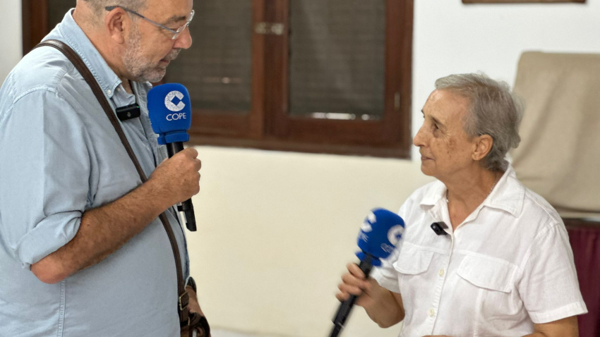 Ángel Expósito con la hermana Elena, en Guinea Ecuatorial