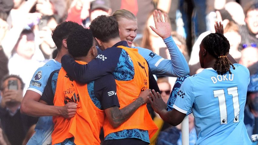 Los jugadores del Manchester City celebran el gol de Erling Haaland