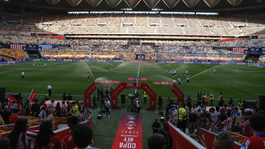 Aspecto del estadio de La Cartuja antes del inicio de la final entre el Atlético y la Real Sociedad