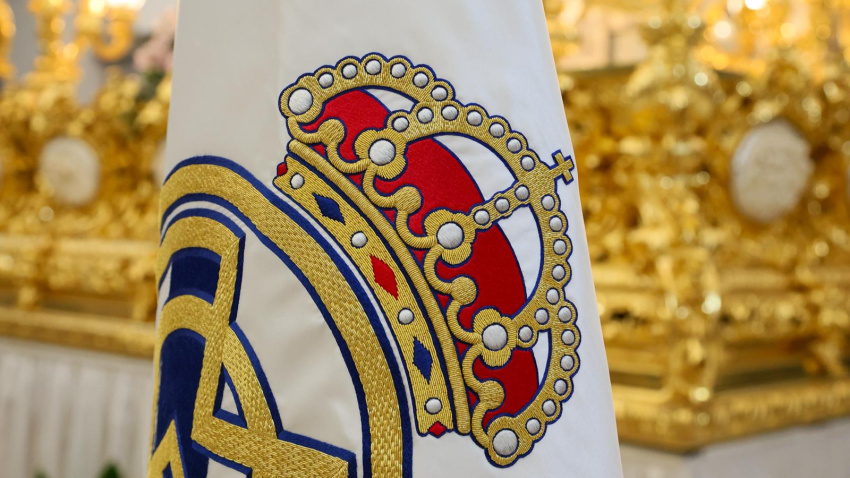 Detalle de la bandera bordada por el Paso Blanco
