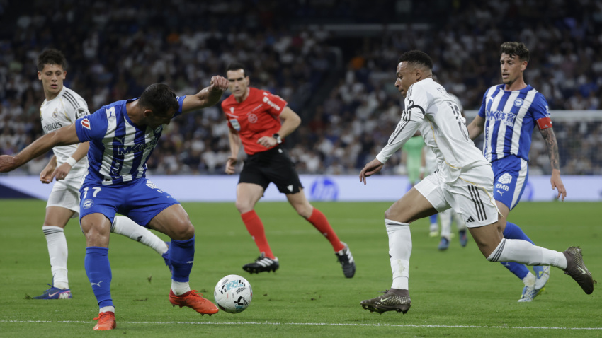 Mbappé durante el Real Madrid - Alavés