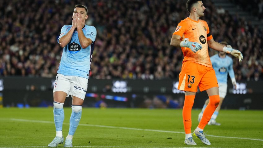 Ferran Jutglá se lamenta por la ocasión fallada en el Barça-Celta