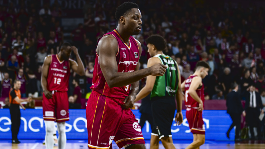 Melvin Ejim en un partido frente a Lleida