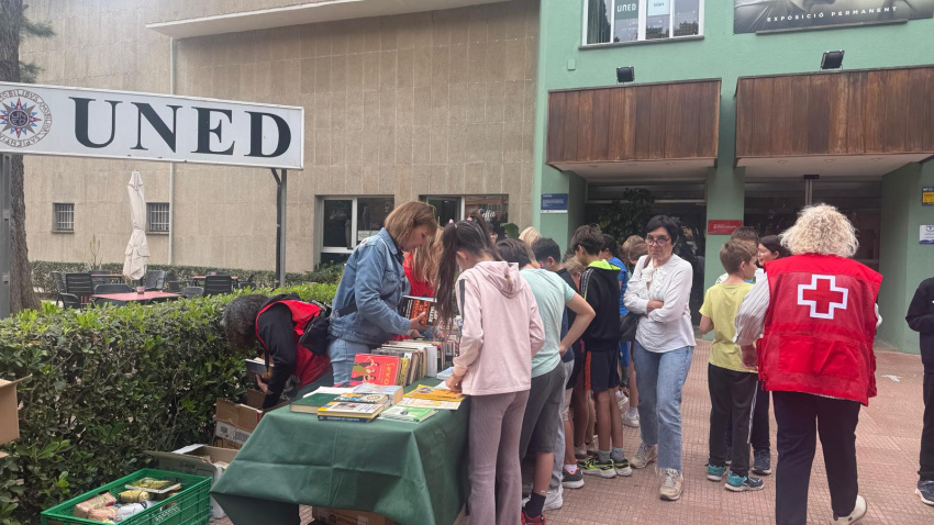 1 LIBRO X 1 KILO UNED Dénia