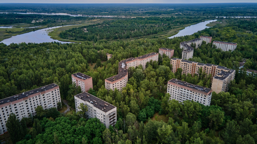 Antigua noria en la ciudad fantasma de Pripyat. Consecuencias del accidente en la central nuclear de Chernóbil.
