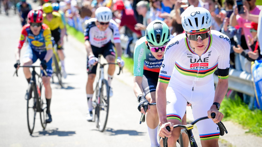 Tadej Pogacar y Seixas se marchan del resto de favoritos en La Redoute.