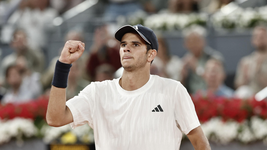 Rafa Jódar celebra un punto contra el brasileño Joao Fonseca