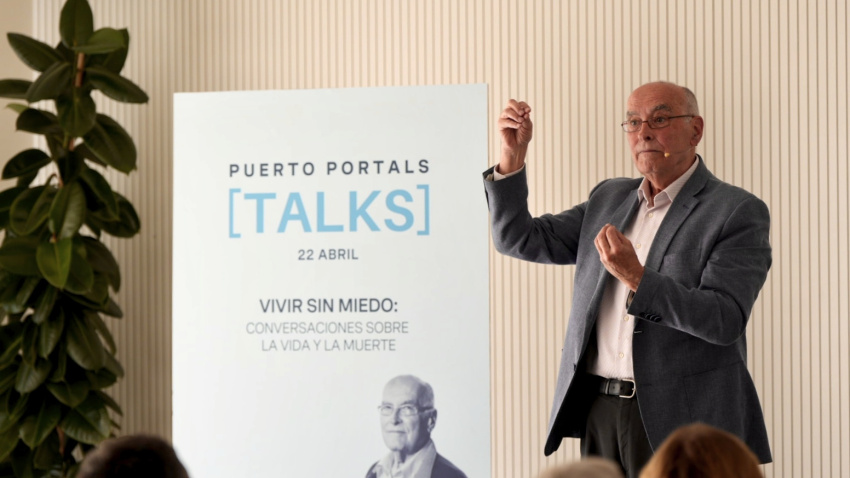 Enric Bueno en la charla