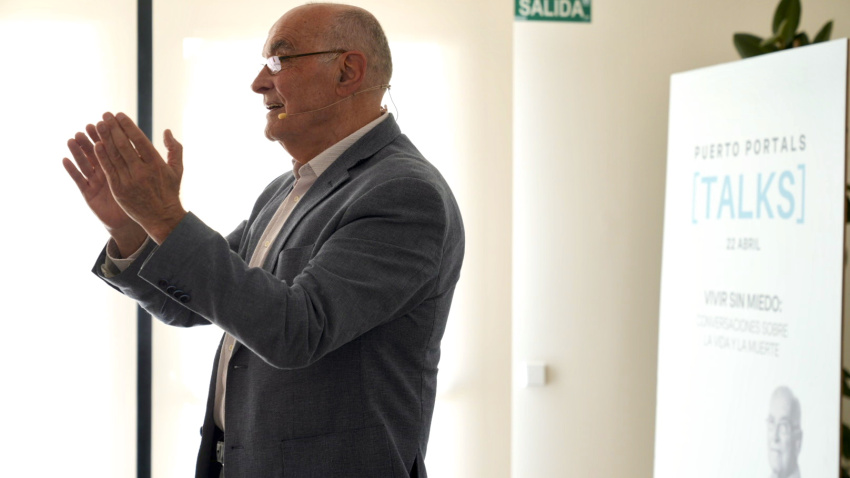 Enric Bueno en un momento de la charla