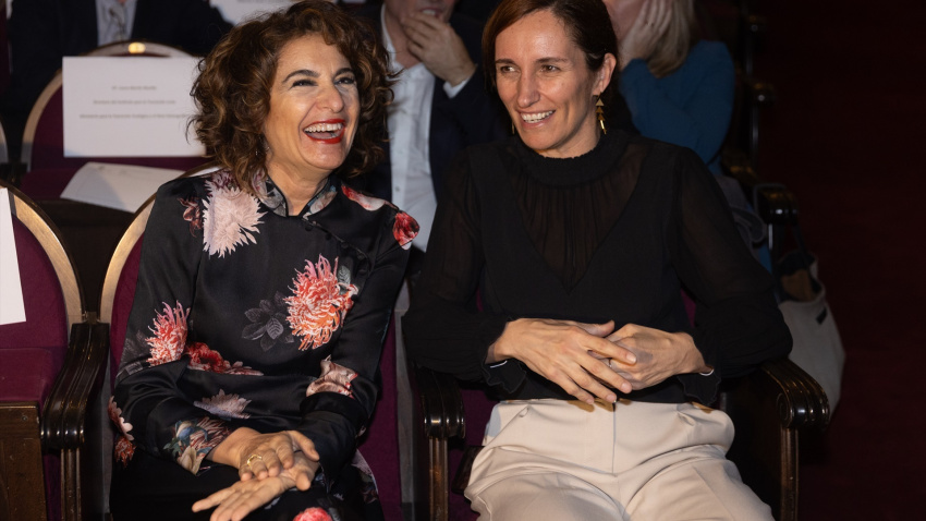 María Jesús Montero, candidata del PSOE a presidir la Junta de Andalucía; y Mónica García, ministra de Sanidad