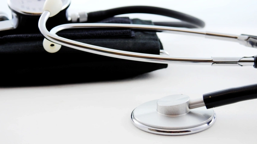 La sanidad del Bierzo (León) se planta: huelga de médicos y pulso de CCOO por los pagos