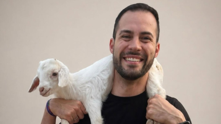 El cura influencer Fidel Gómez Leal en la España rural