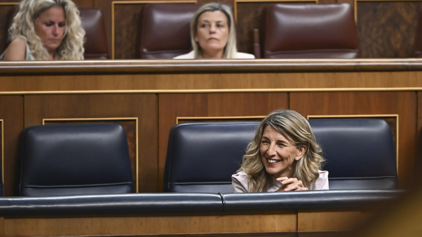 La vicepresidenta segunda y ministra de Trabajo y Economía Social, Yolanda Díaz, asiste al pleno del Congreso que debate y vota el decreto ley que prorroga los contratos de alquiler