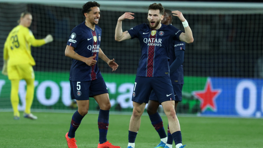 Kvaratskhelia celebra su doblete en el PSG - Bayern de semis de Champions