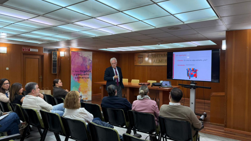 La Costa Tropical impulsa su comercio con formación para vender más