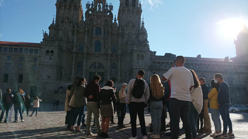 Turistas en la plaza de Obradoiro