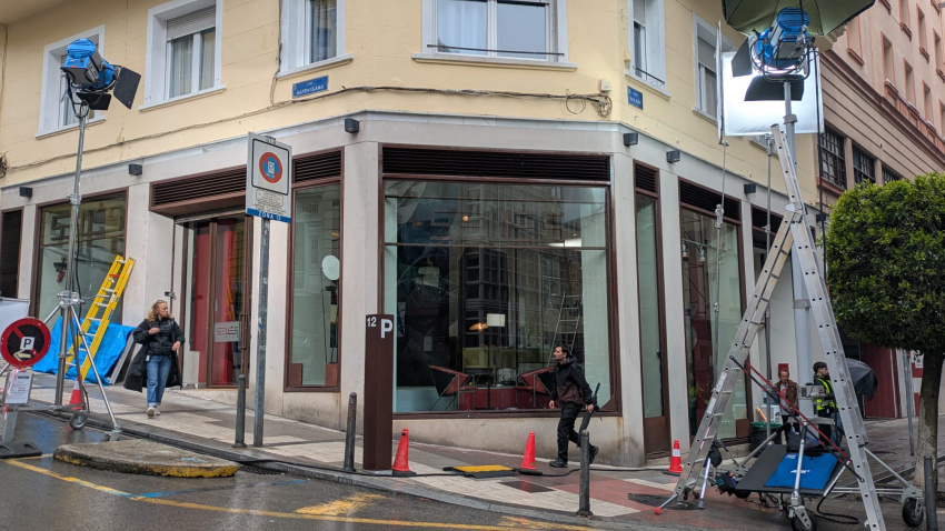 Este escaparate ha sufrido cambios para ser el set de rodaje de algunas escenas de interior