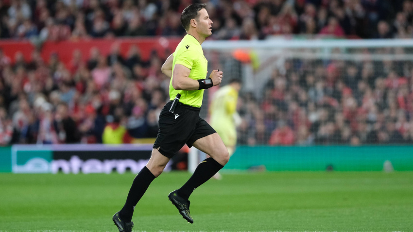 Danny Makkelie durante un partido de la Europa League