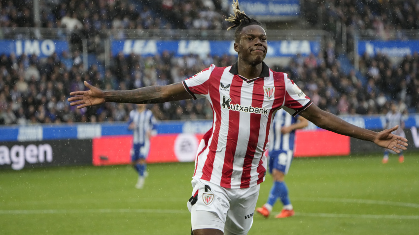El delantero del Athletic Nico Williams celebra tras marcar el 2-4,