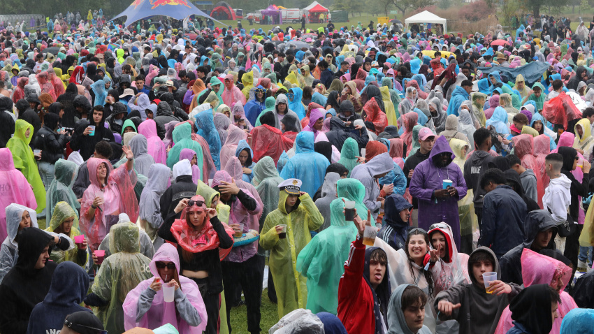 Miles de jóvenes de la Comunidad se dieron cita el año pasado en el parque Ribera Sur de la capital palentina para celebrar la ITA, a pesar de la lluvia caida a mediodía