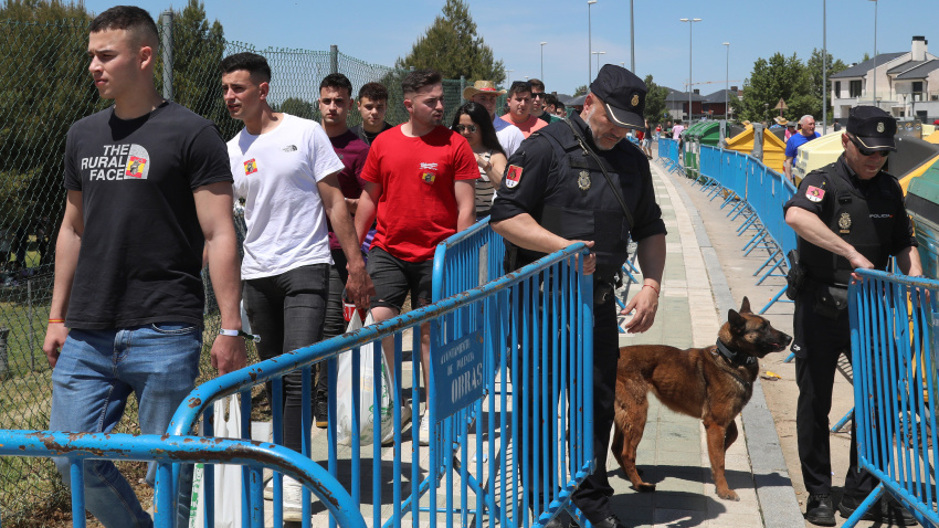 Miles de jóvenes de la Comunidad se dan cita en el parque Ribera Sur de la capital palentina para celebrar la ITA, una de las fiestas universitarias más populares de la región