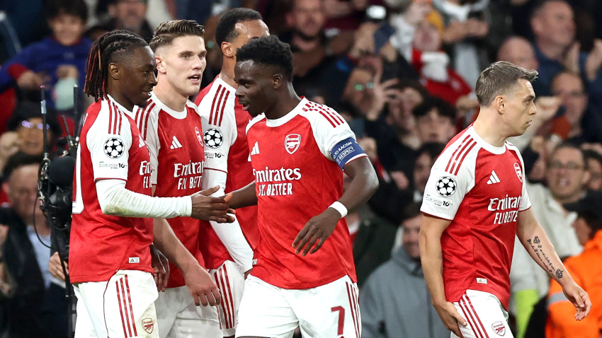 Los jugadores del Arsenal celebran el gol de Saka frente al Atlético