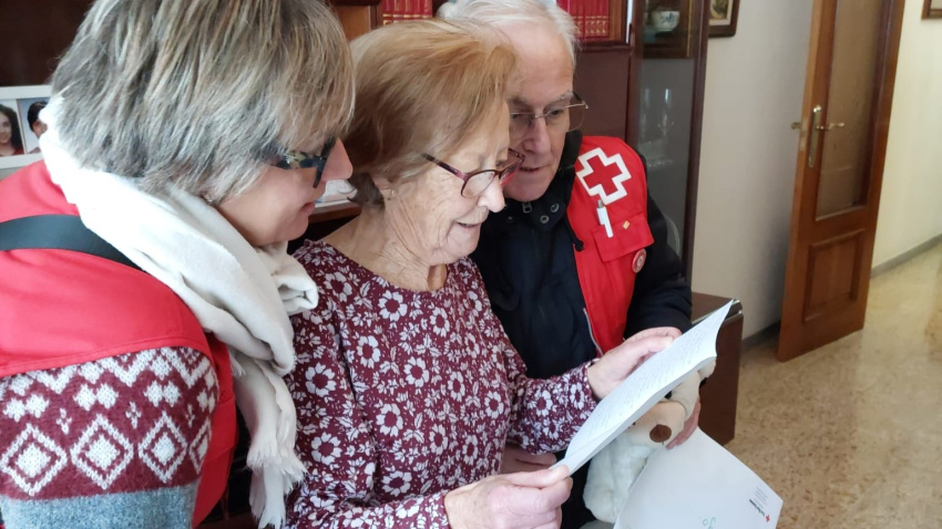 Cruz Roja en Palencia haciendo labor de acompañamiento