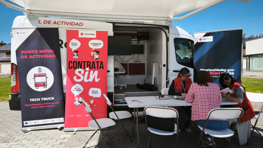 Cruz Roja en Palencia haciendo labor de acompañamiento