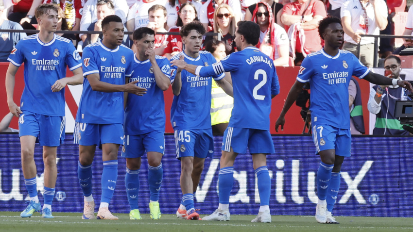 Los jugadores del Real Madrid celebran el gol de Vinicius ante el Sevilla