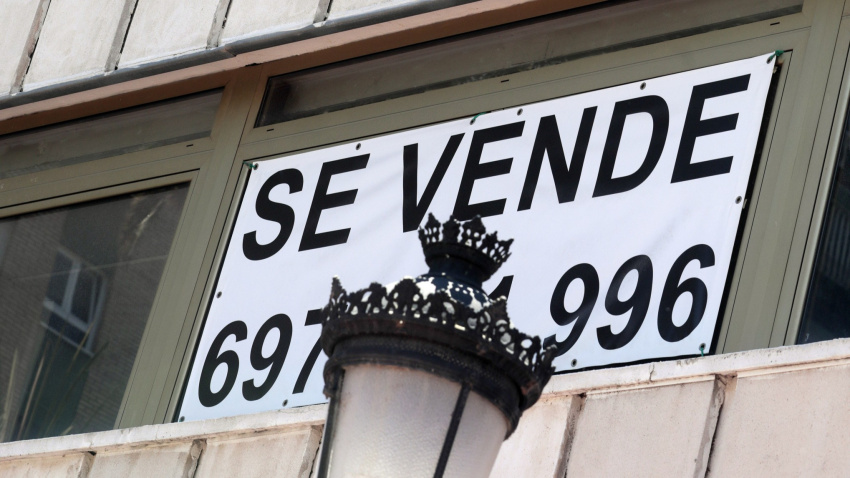 Cartel de 'se vende' en una vivienda