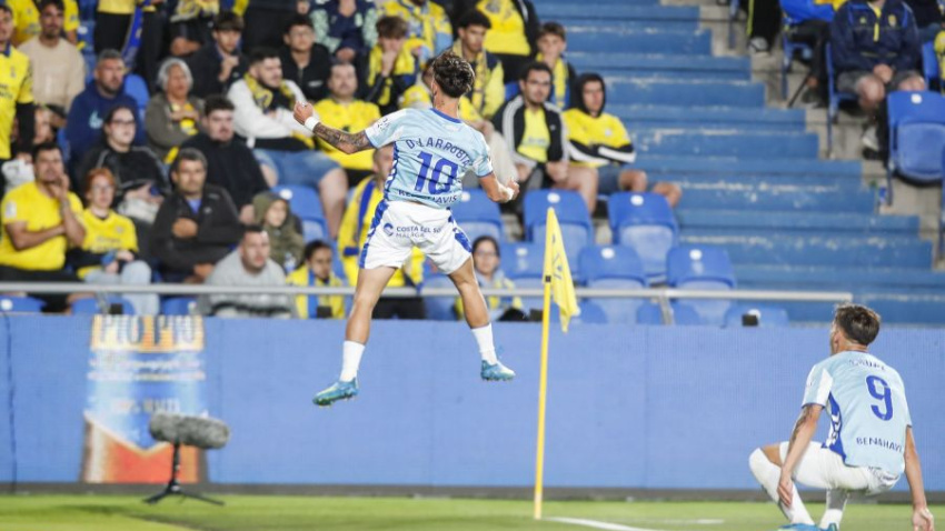 Larrubia celebra su gol