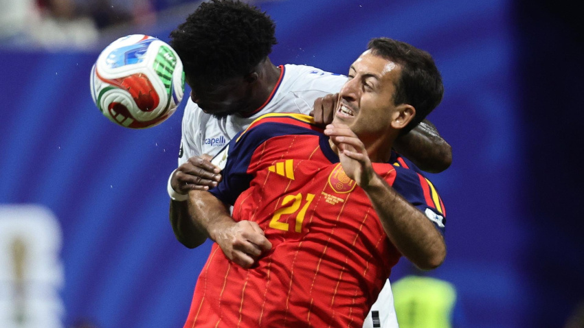 Mikel Oyarzabal (derecha) de España en acción contra Diney de Cabo Verde durante el partido de la fase de grupos de la Copa Mundial de la FIFA 2026 entre España y Cabo Verde, en Atlanta, EE. UU., el 15 de junio de 2026.