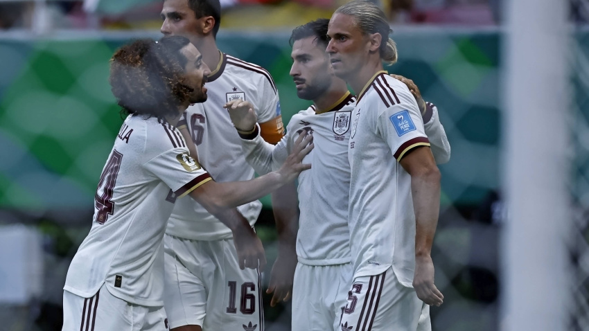 Los jugadores de la selección española celebran el gol de Baena contra Uruguay