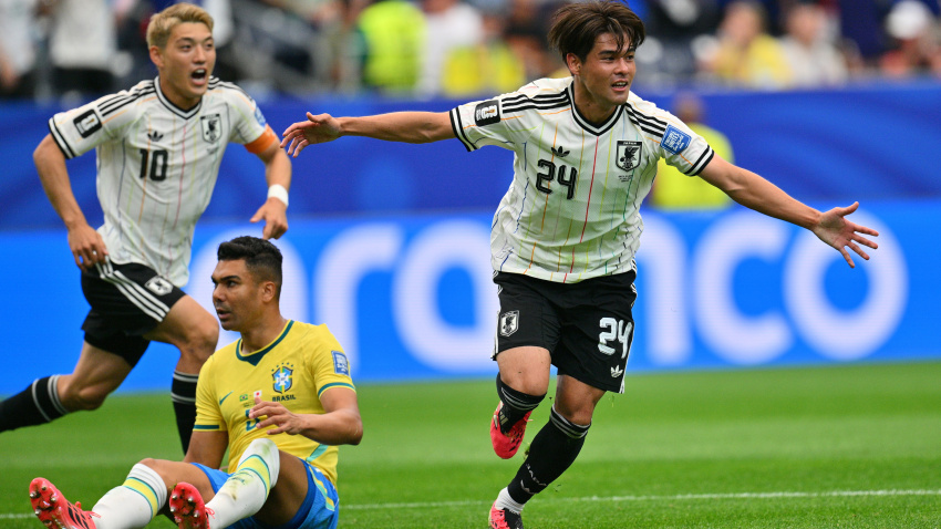 Sano celebra su gol en el Brasil - Japón