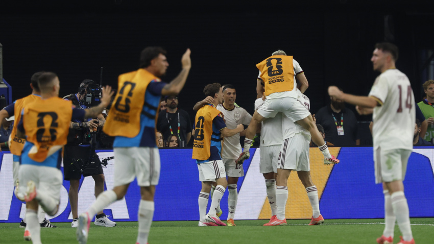 España celebra el 1-0 en el Portugal - España