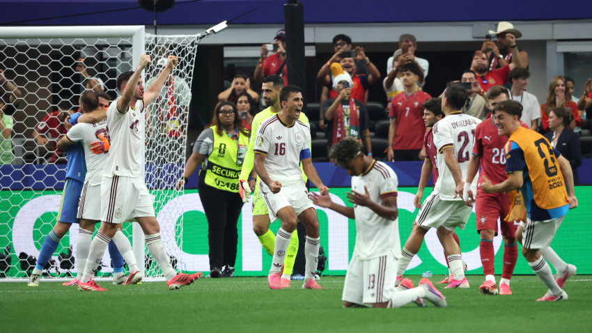 España celebra el pase a cuartos del Mundial ante Portugal