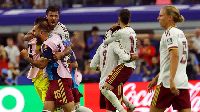 Los jugadores de la selección española celebran la clasificación para la final del Mundial