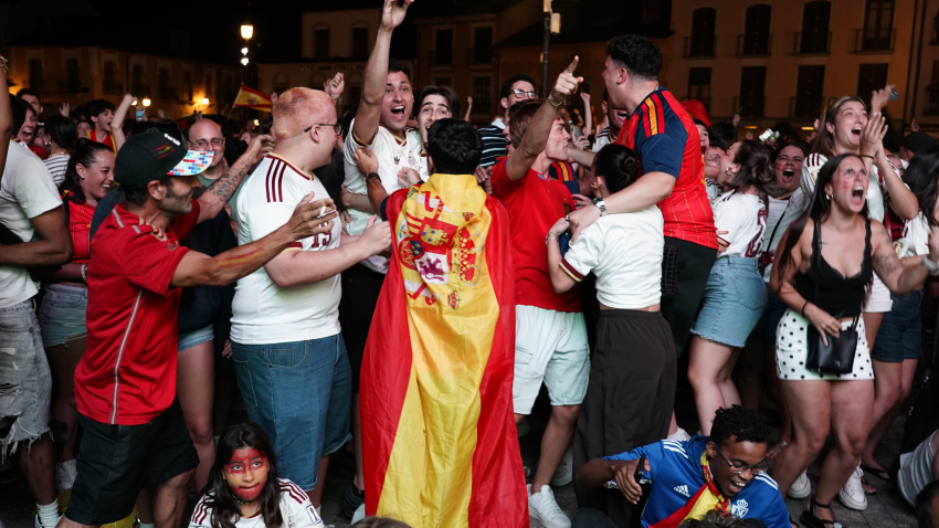 España desata la euforia y celebra su segundo Mundial en El Bierzo (León)
