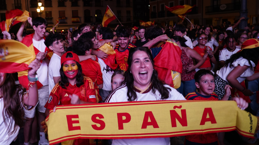 España desata la euforia y celebra su segundo Mundial en El Bierzo (León)