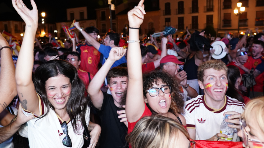 España desata la euforia y celebra su segundo Mundial en El Bierzo (León)