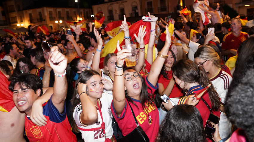 España desata la euforia y celebra su segundo Mundial en El Bierzo (León)