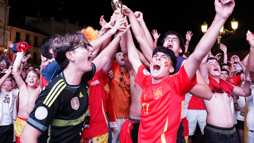 España desata la euforia y celebra su segundo Mundial en El Bierzo (León)